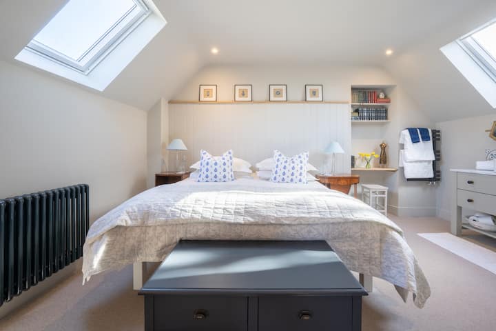 חדר שינה שני מורכב ממיטת סופר - קינג