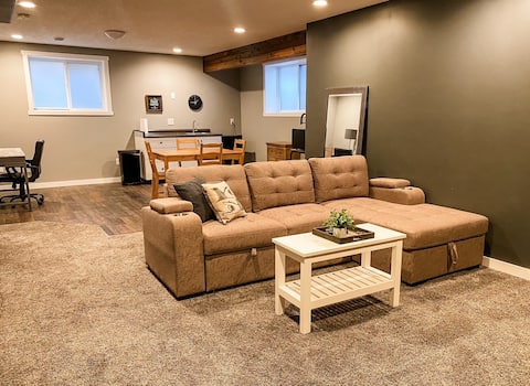 Top Airbnb: Newly Finished Cozy 1 BDRM Suite in Airdrie
