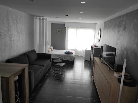 Popular Airbnb listing: At Ronan's studio in Fréjus