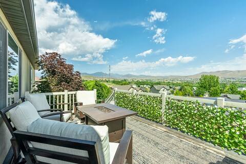 Brown Mountain Home: Pet Friendly, 30+ day special