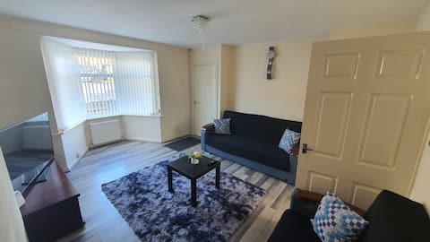Popular Airbnb listing: Spacious 3 bedroom in Birmingham in Perry Barr