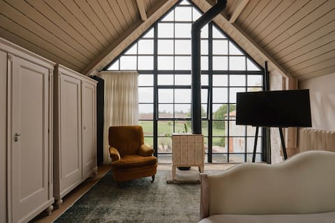 Country Farmhouse| Hot Tub| Sauna| BBQ| Sleeps 8