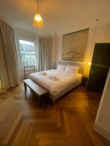 Family home in Queens Park gallery image 5