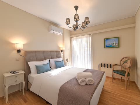 Unique Penthouse Apt w/ free Parking near Glyfada