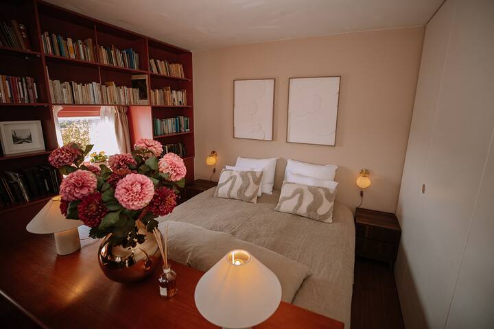 Amazing penthouse with bubblebath-Icebath-sauna gallery image 3