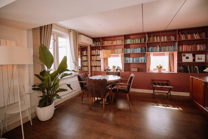 Amazing penthouse with bubblebath-Icebath-sauna gallery image 5