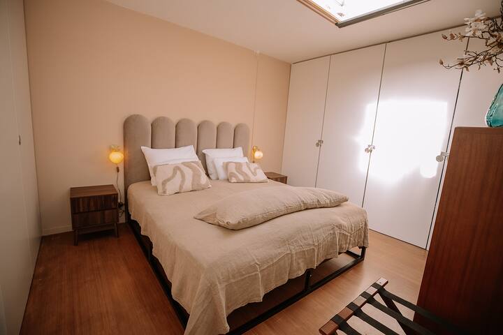 Amazing penthouse with bubblebath-Icebath-sauna gallery image 4