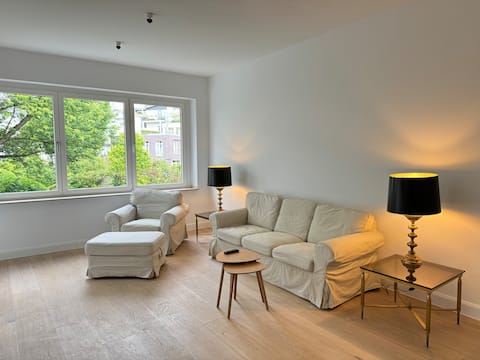 Successful Airbnb property: Bright 3-room apartment & balcony, 100sqm in Oberkassel