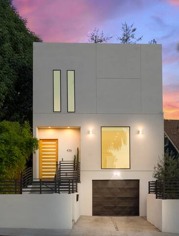 Luxury Modern House With Private Rooftop Patio gallery image 2