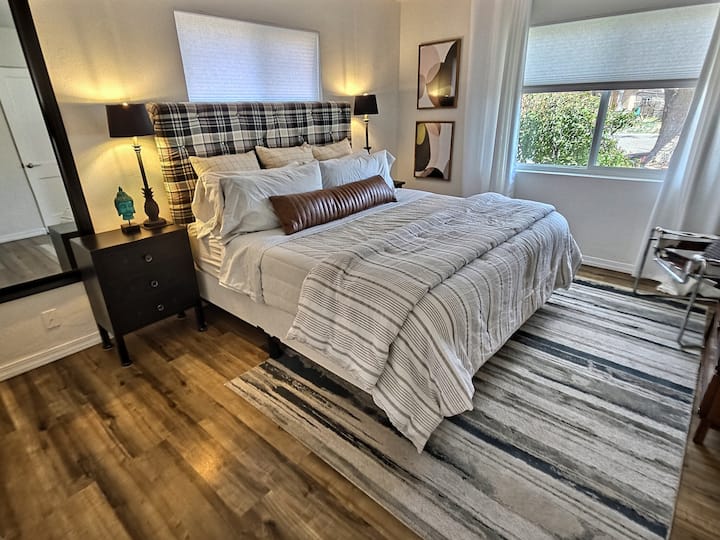 King Bed, Smart TV, chumba cha kujitegemea