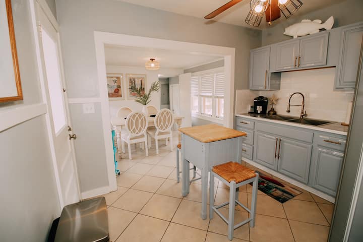 Cute Cottage 20 Min To Beach, Hot Tub + Garden - Bradenton, FL