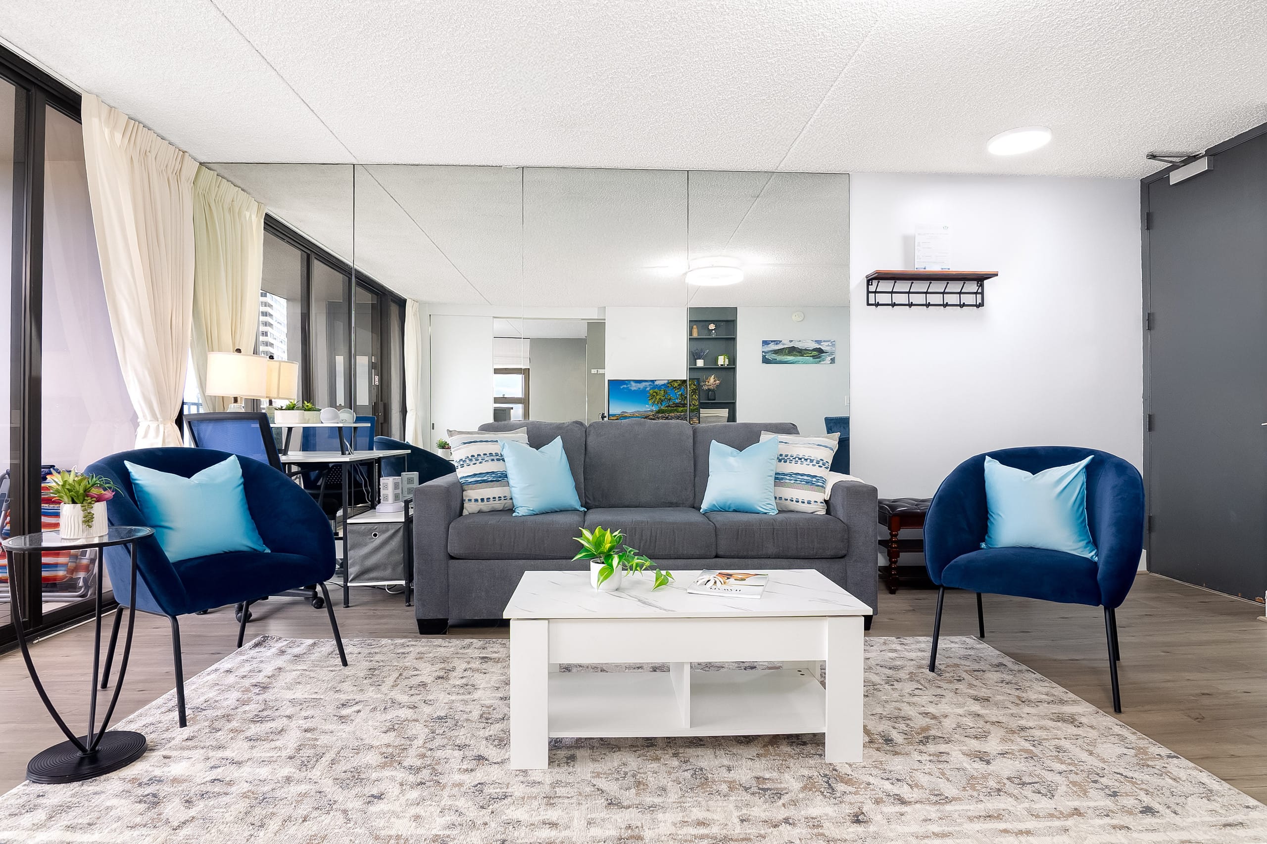Condo in Honolulu · ★4.92 · 1 bedroom · 2 beds · 1 private bath - Image 2