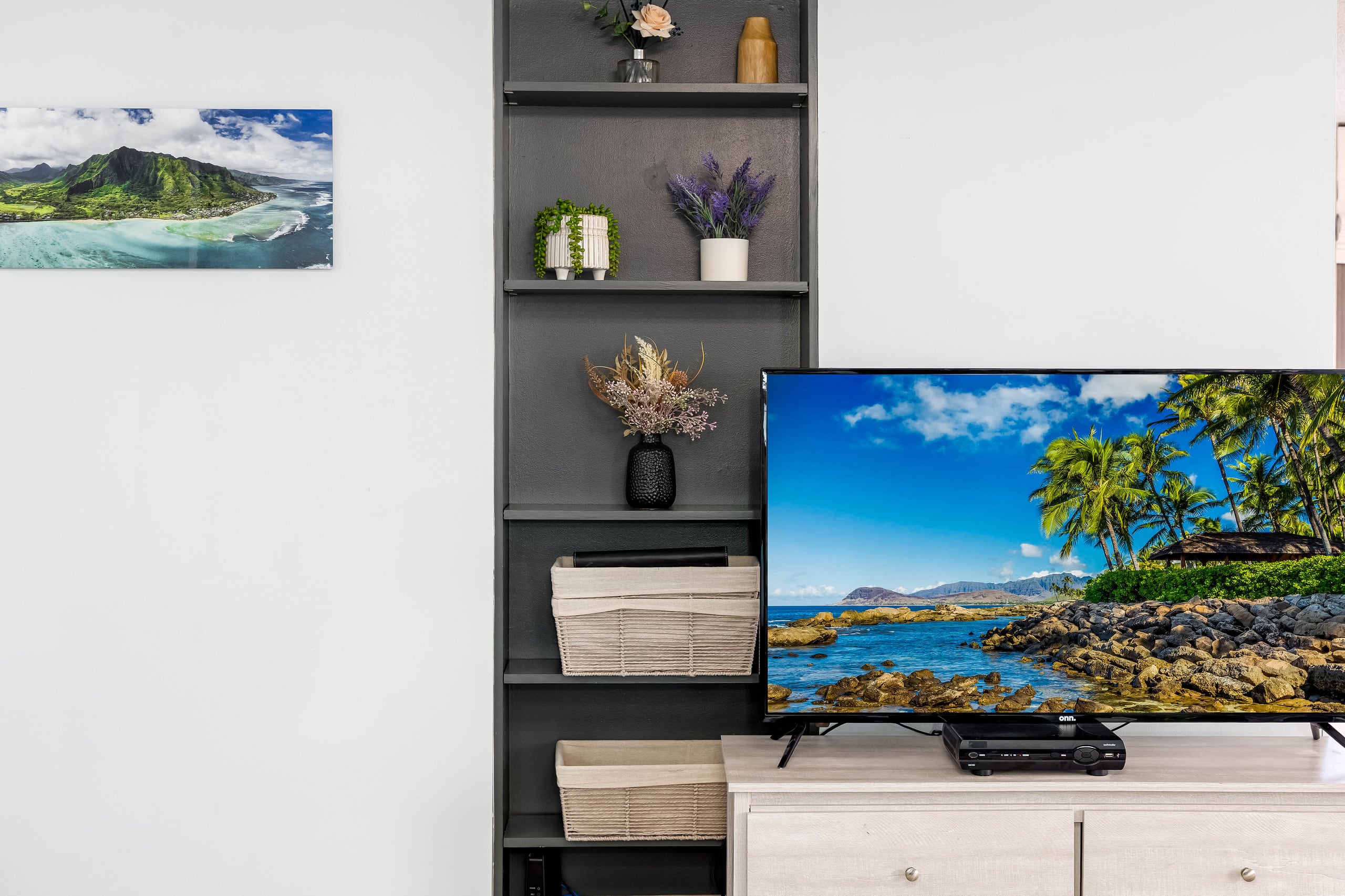 Condo in Honolulu · ★4.92 · 1 bedroom · 2 beds · 1 private bath - Image 11