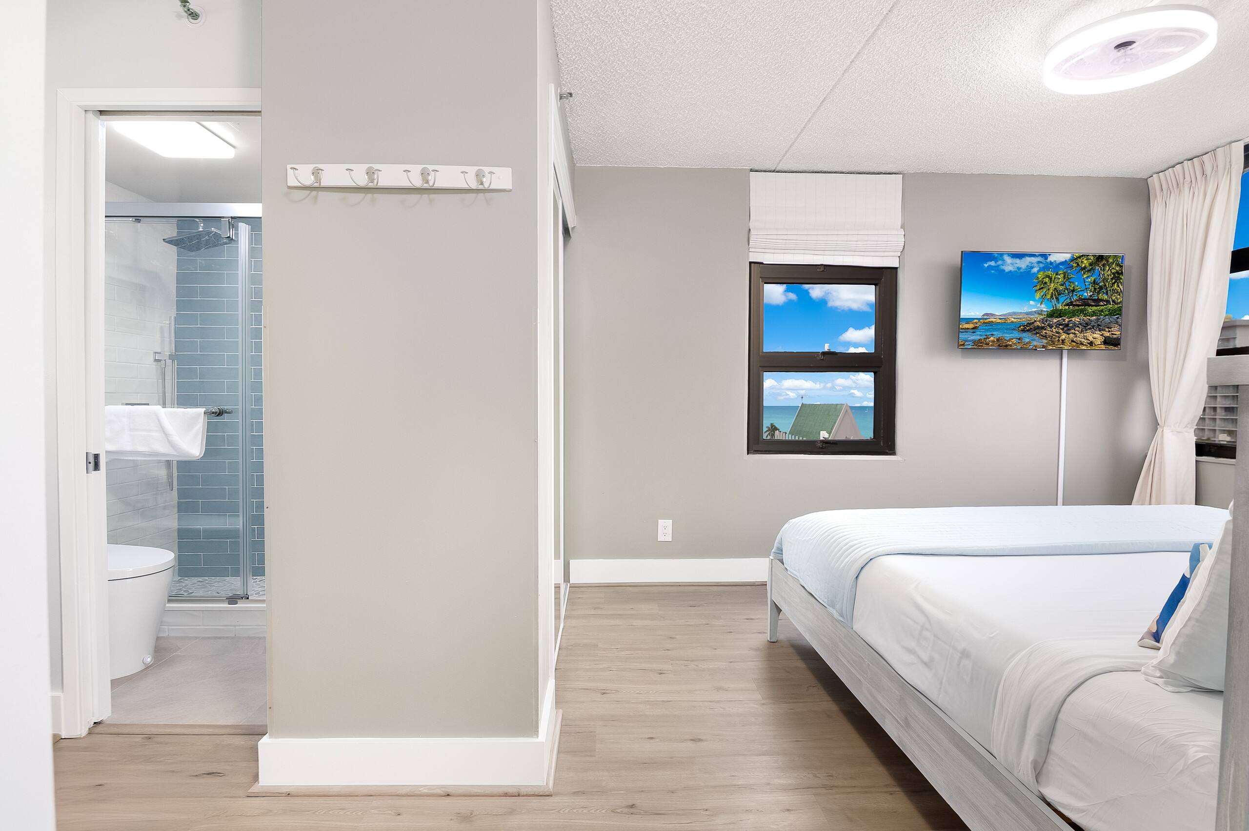 Condo in Honolulu · ★4.92 · 1 bedroom · 2 beds · 1 private bath - Image 37
