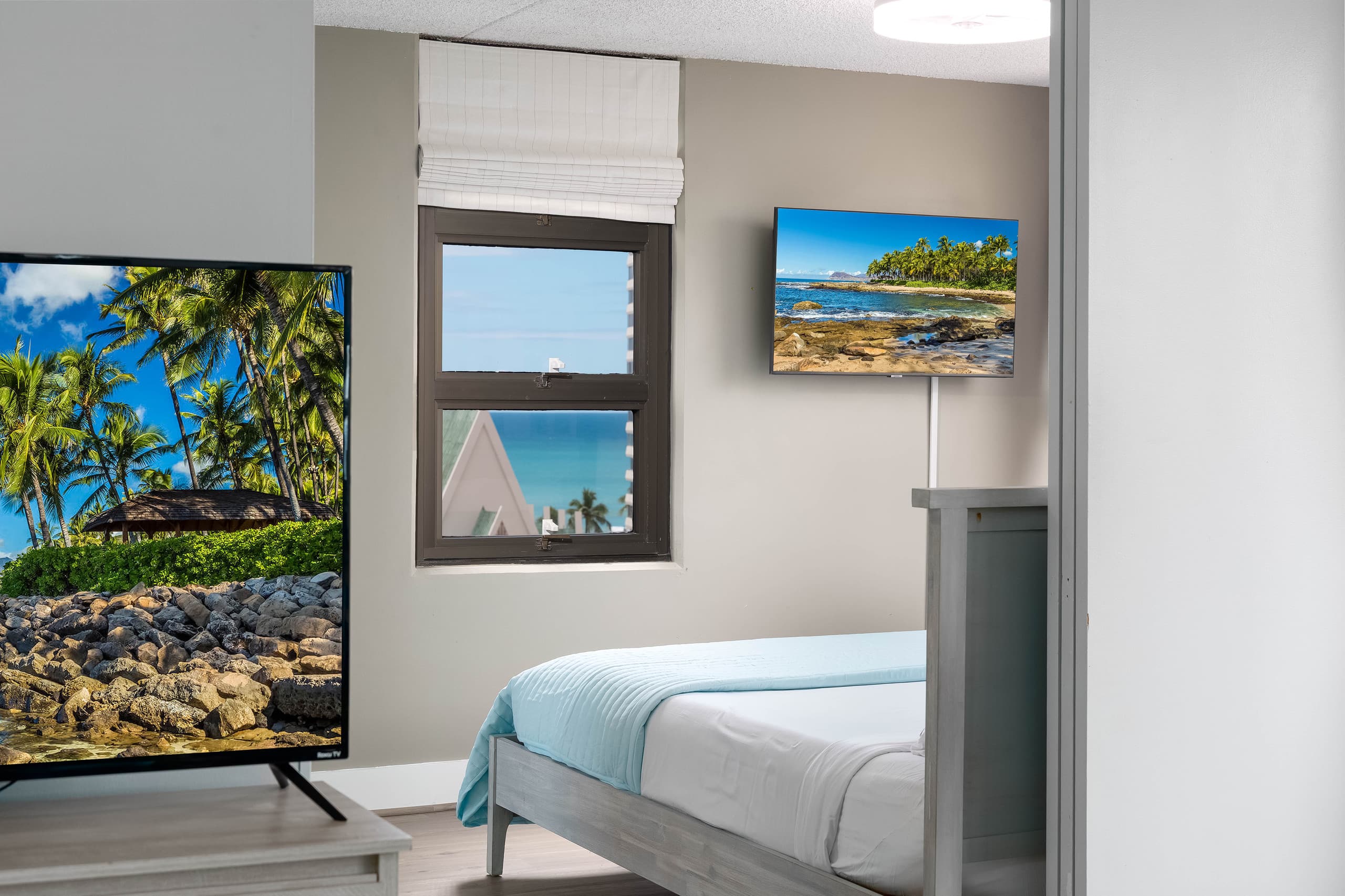 Condo in Honolulu · ★4.92 · 1 bedroom · 2 beds · 1 private bath - Image 35