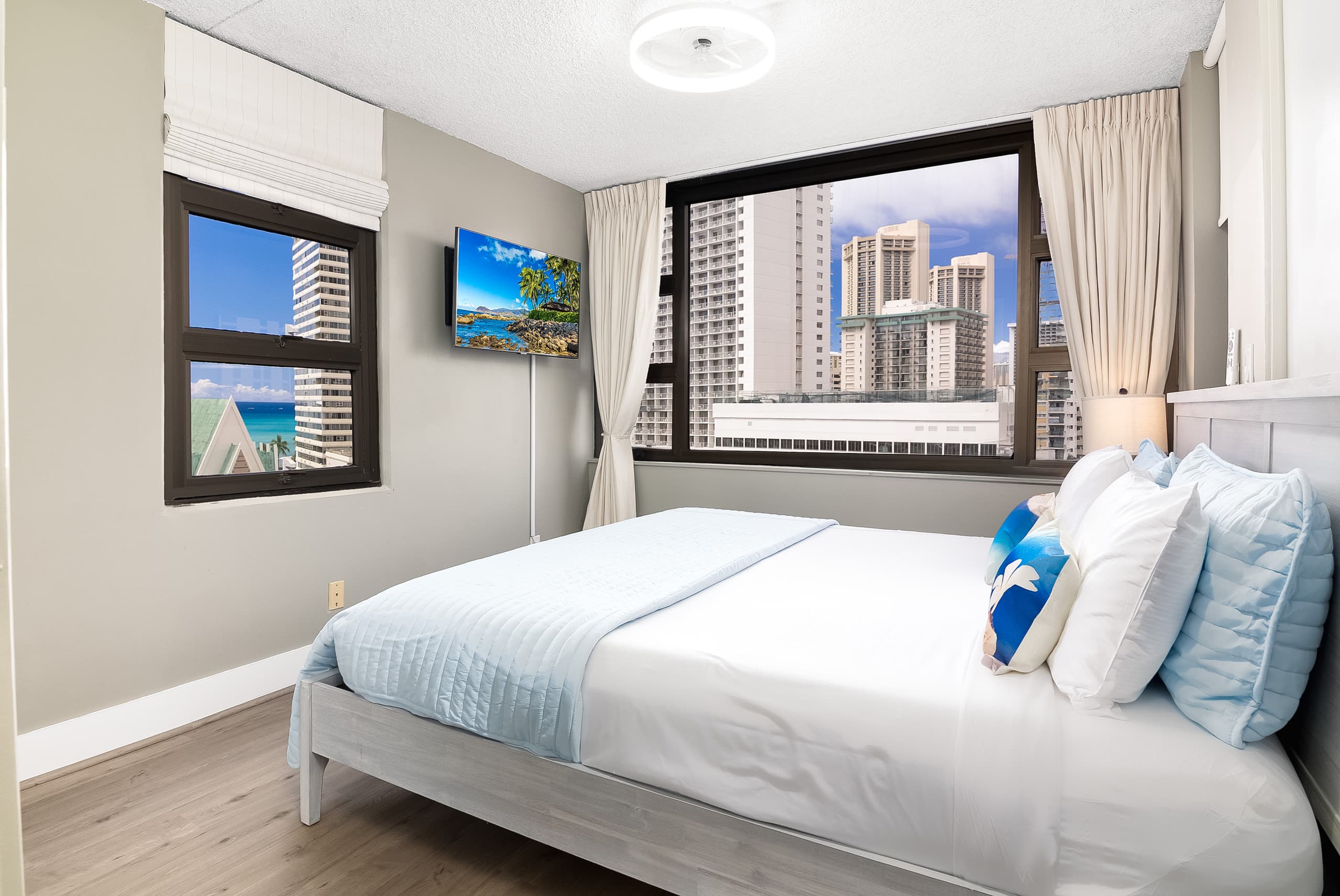 Condo in Honolulu · ★4.92 · 1 bedroom · 2 beds · 1 private bath - Image 33