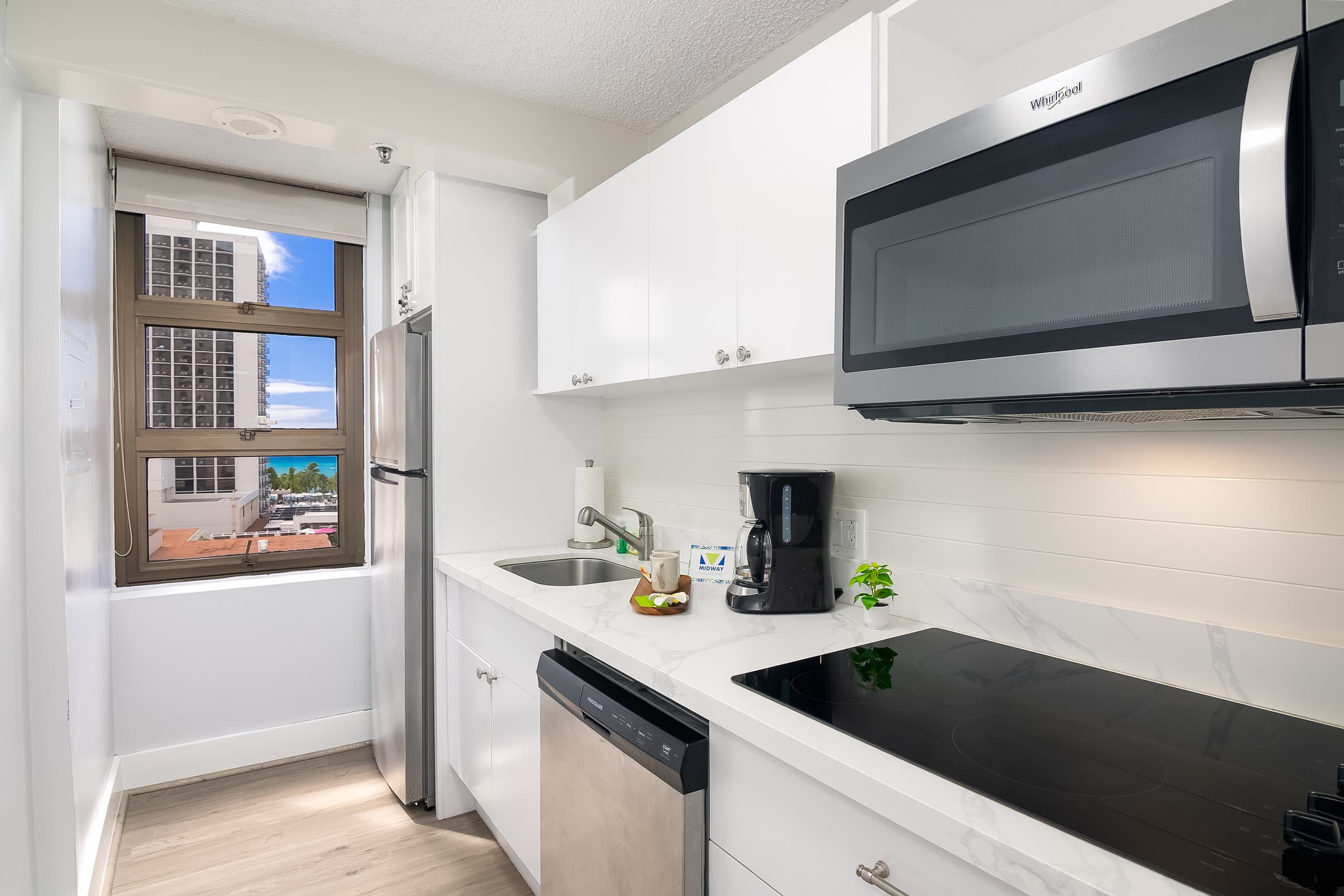 Condo in Honolulu · ★4.92 · 1 bedroom · 2 beds · 1 private bath - Image 23