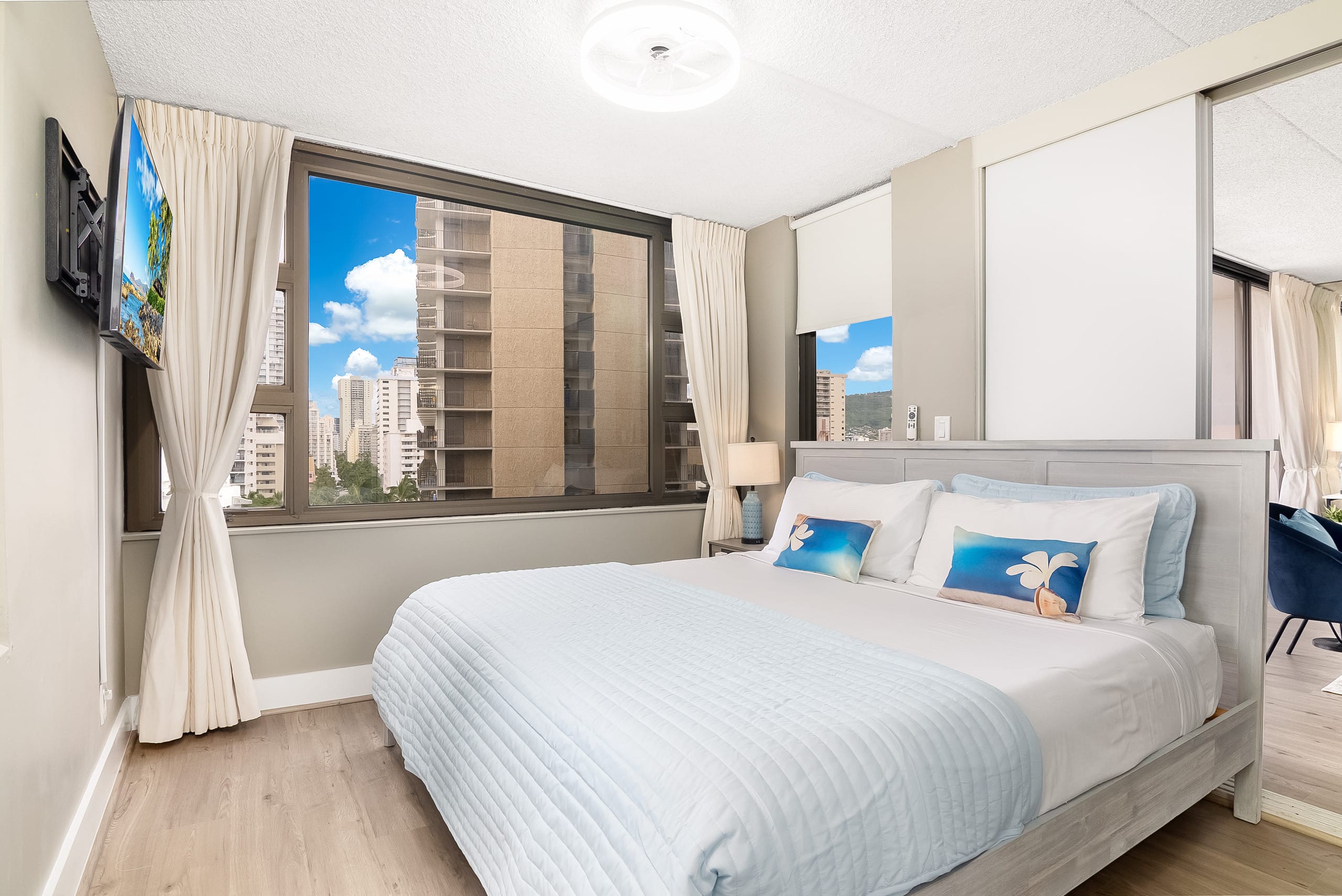 Condo in Honolulu · ★4.92 · 1 bedroom · 2 beds · 1 private bath - Image 32