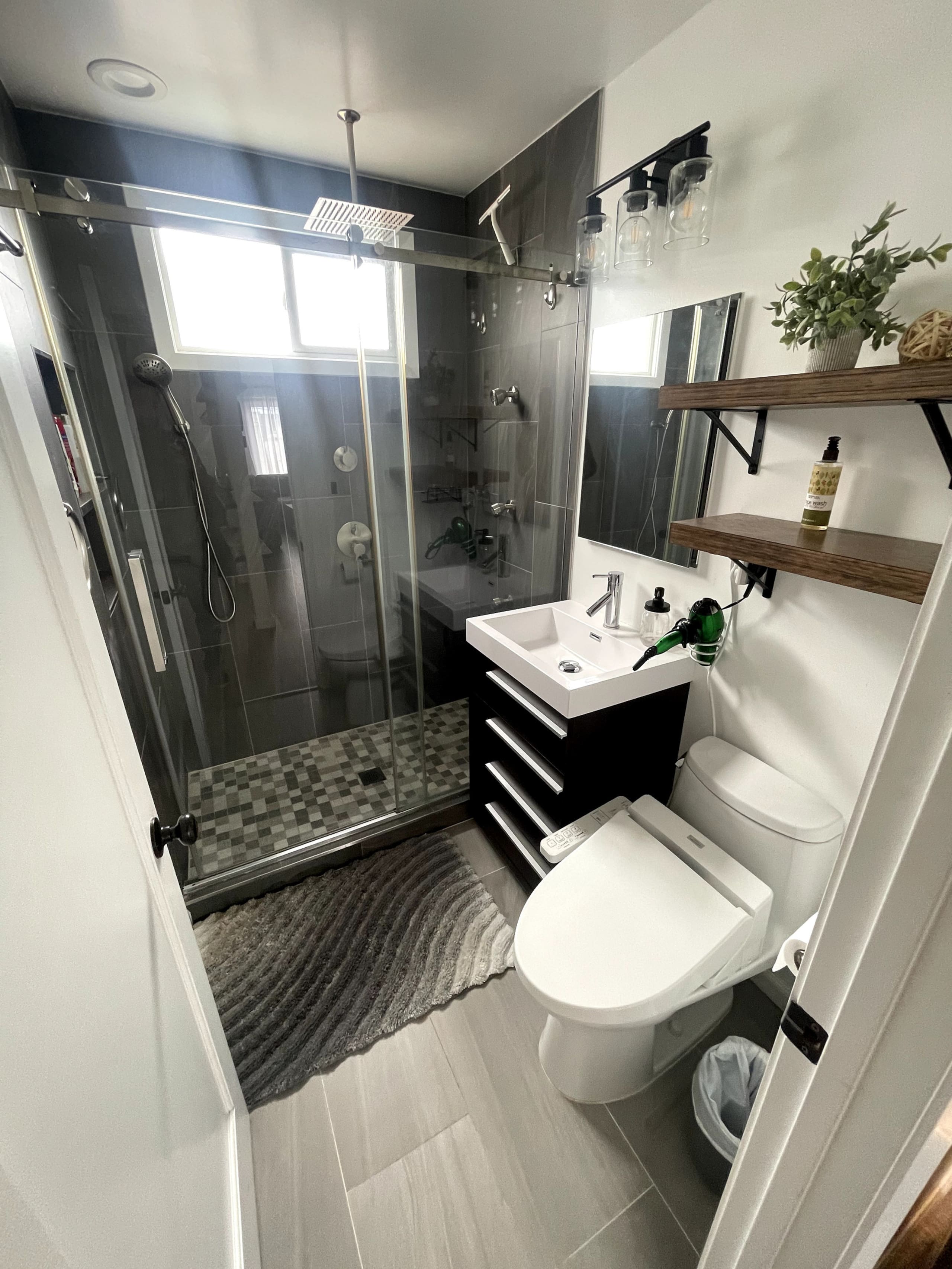 Home in San Francisco · ★4.9 · 2 bedrooms · 2 beds · 1 bath - Image 57