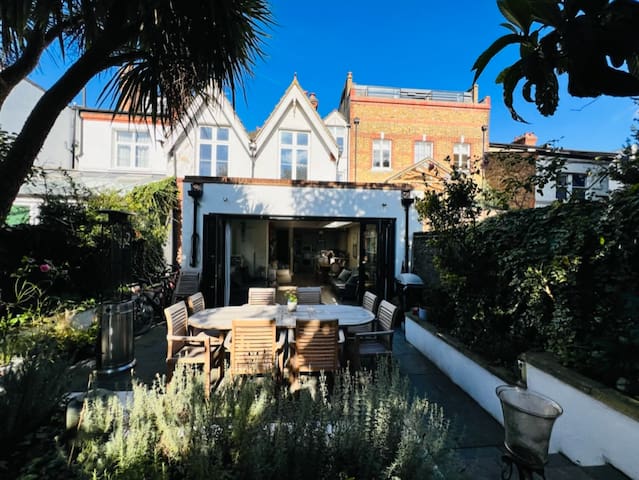 Wimbledon Tennis Retreat + London Holiday Home