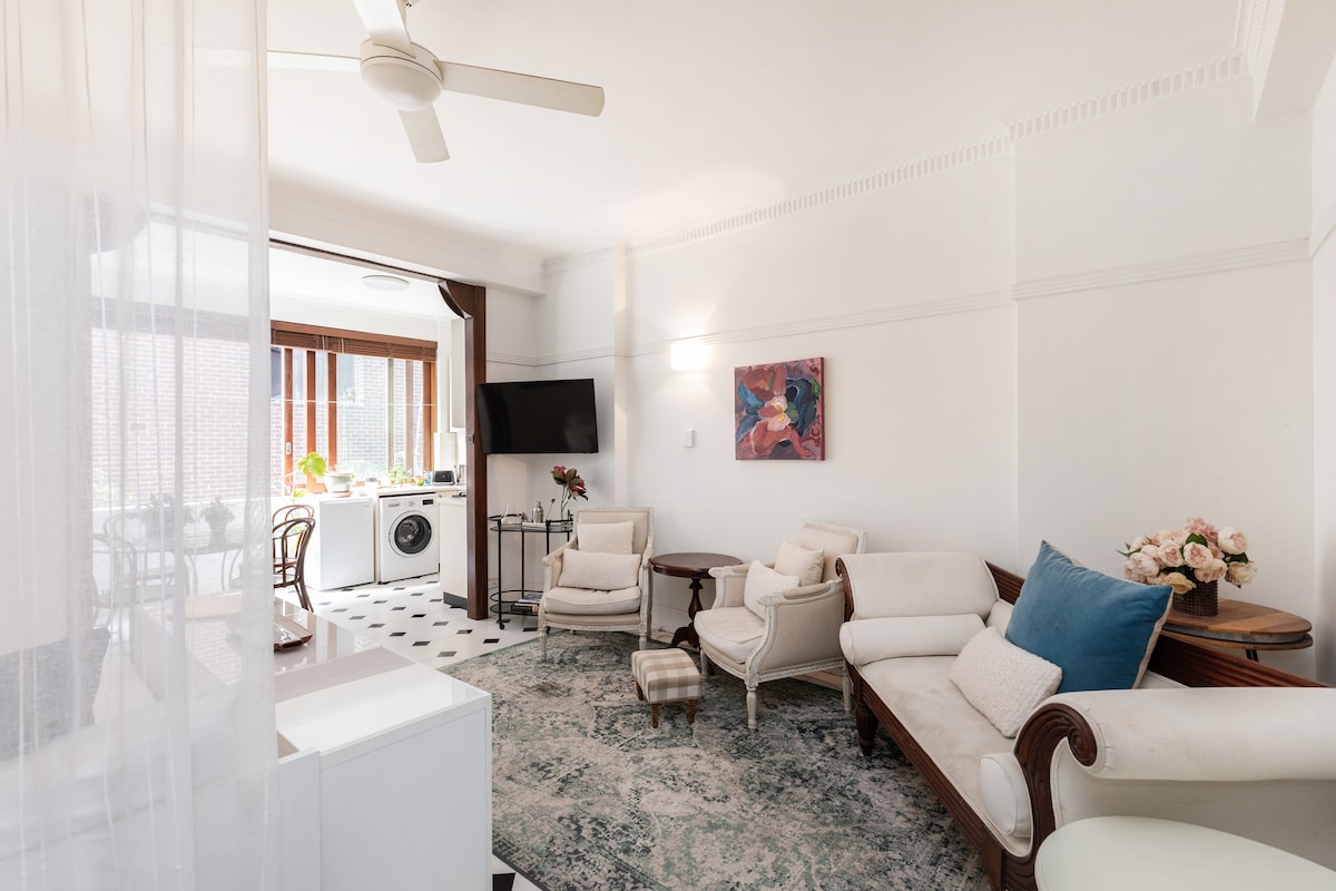Top Airbnb: Airy, Light and Large Studio in Potts Point