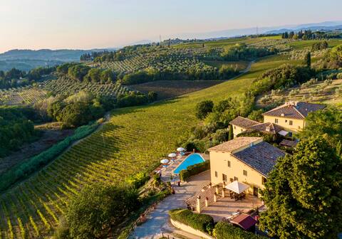 Entire 1600s Villa Tuscany with Pool and View