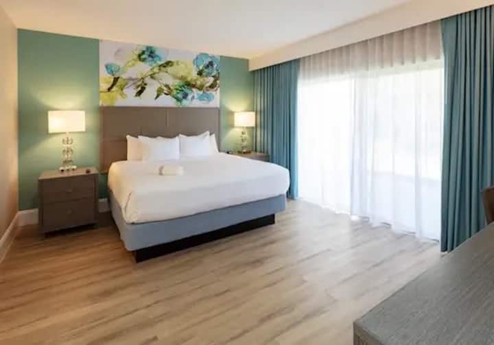 Главна баня с голямо легло - Самостоятелна баня с вана и душ