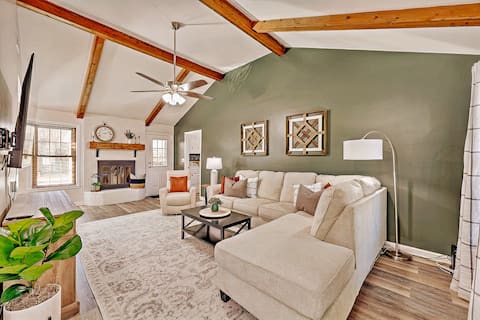 Successful Airbnb property: Retreat with Pool and Epic Game Room in North Charleston