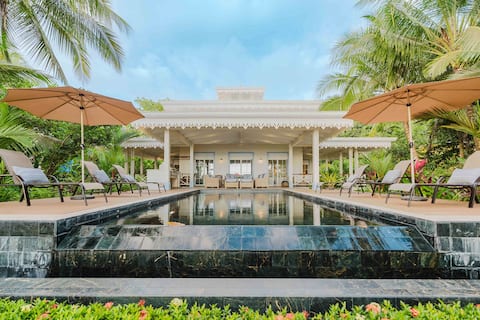 Luxury Dream Villa Right on the Beach!