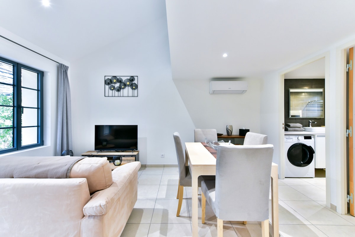 Top Airbnb: ideally located, T2bis in renovated farmhouse in Saint Tropez