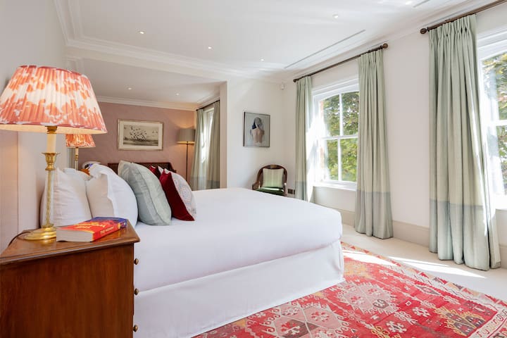 Aqua Nova Elegance by Veeve gallery image 4