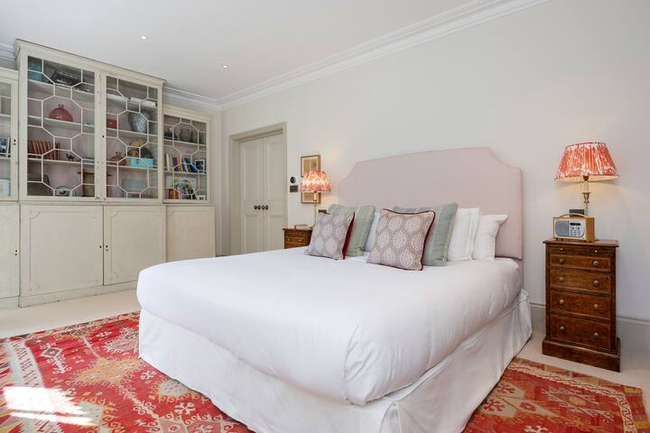 Aqua Nova Elegance by Veeve gallery image 5