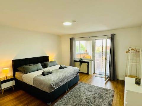 Exclusive 115 m² Suite – Terrace, Parking, WiFi