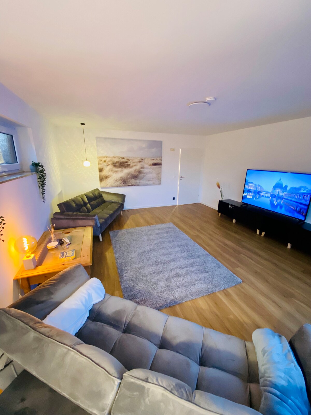 Top Airbnb: Exclusive 115 m² Suite – Terrace, Parking, WiFi in Wunstorf