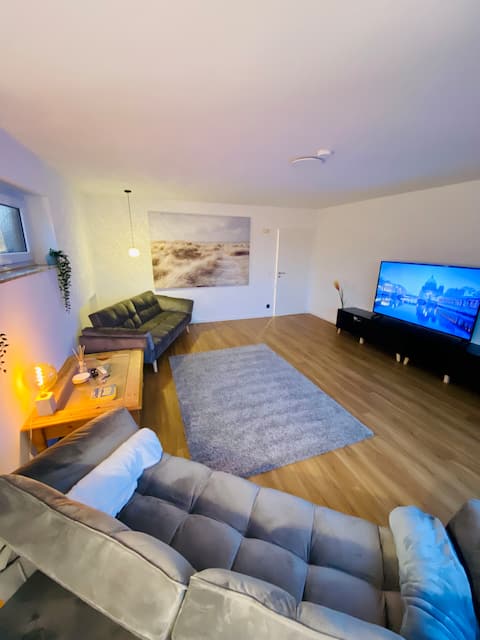 Top Airbnb: Exclusive 115 m² Suite – Terrace, Parking, WiFi in Wunstorf
