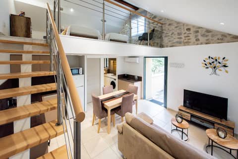 Top Airbnb: Quiet and close to village, 2 bedroom in renovated farmhouse in Saint Tropez