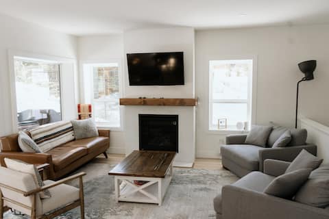 Top performing Airbnb: *NEW* Modern Cabin w/Hot Tub, Games Room, Backyard in Fraser Valley C