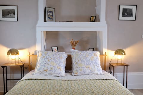 Guest Room in Poligny – Unique Jura Stay