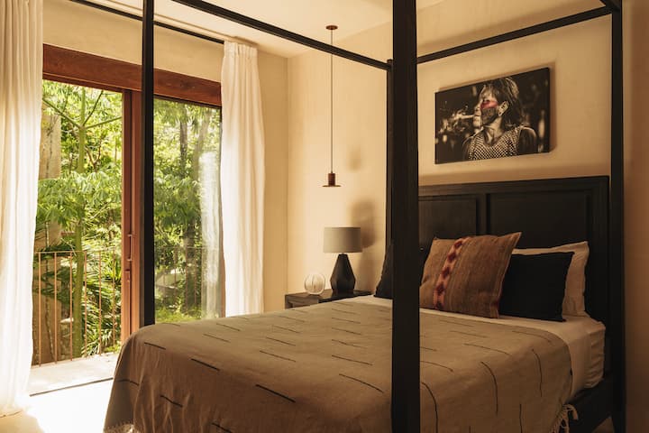 חדר שינה לאורחים עם מיטת קווין סייז