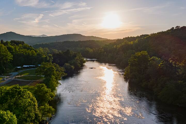 Asheville River Cabins Premium Riverview Cabin gallery image 3