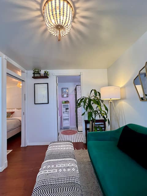 ~S.E.L.A. Hideaway~ Peaceful & Private w/parking