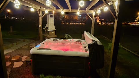 Jacuzzi, BBQ & EV Charger | 5BR Villa with Garden