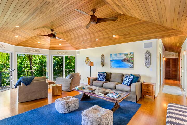 Stunning oceanfront private home in Napili gallery image 3