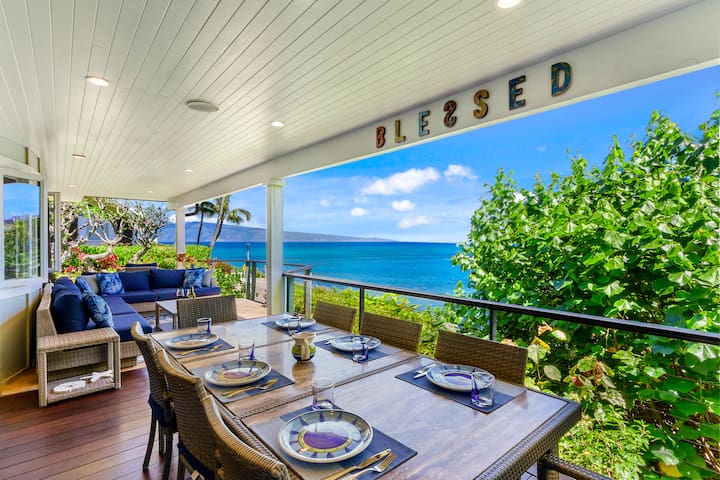 Stunning oceanfront private home in Napili