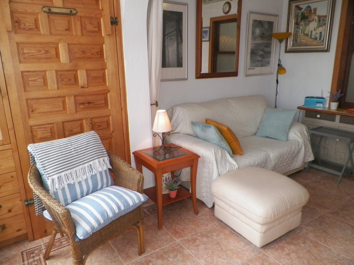 Top Airbnb: Beach side apartment. in Calp