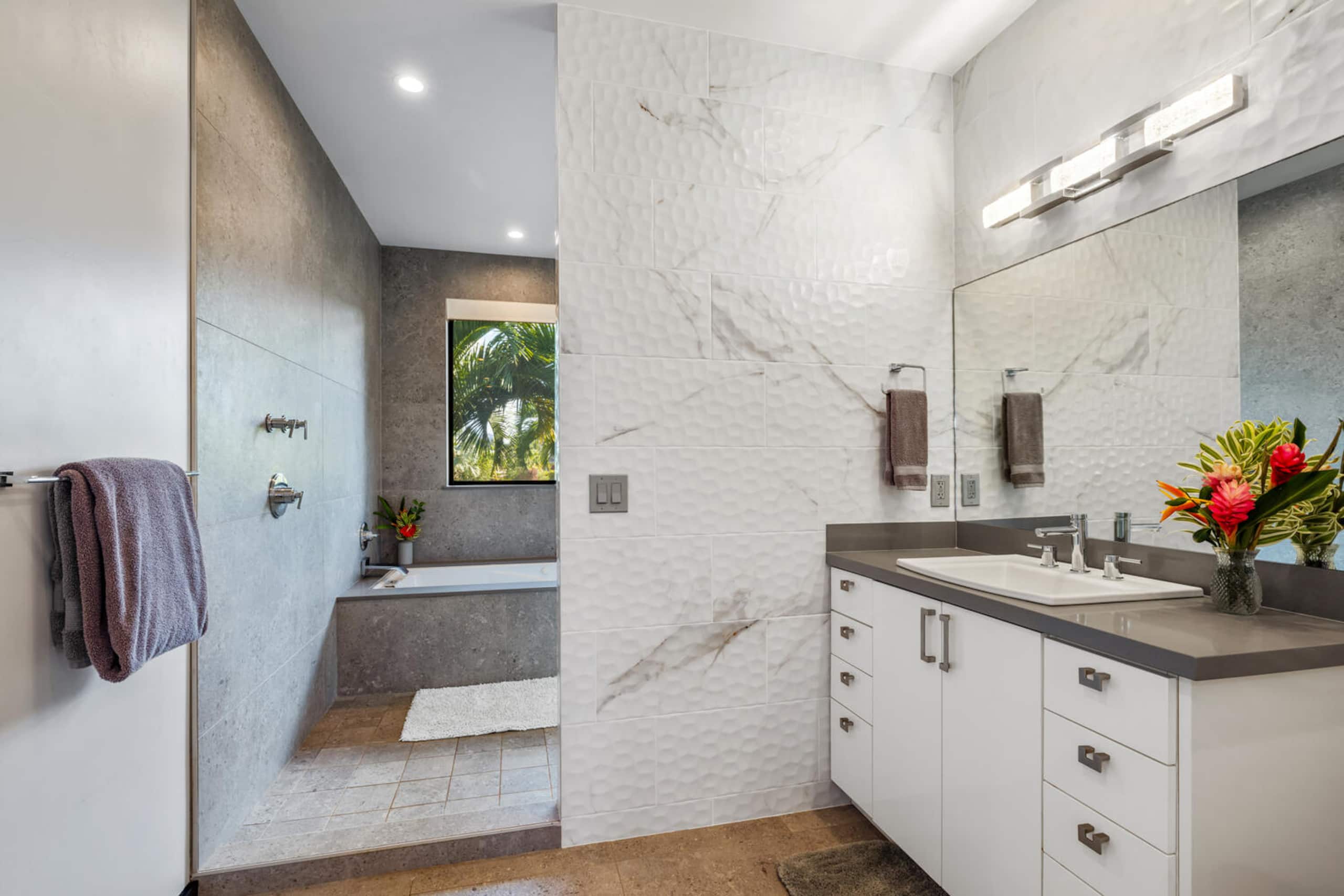 Home in Princeville · ★5.0 · 3 bedrooms · 3 beds · 3.5 baths - Image 36