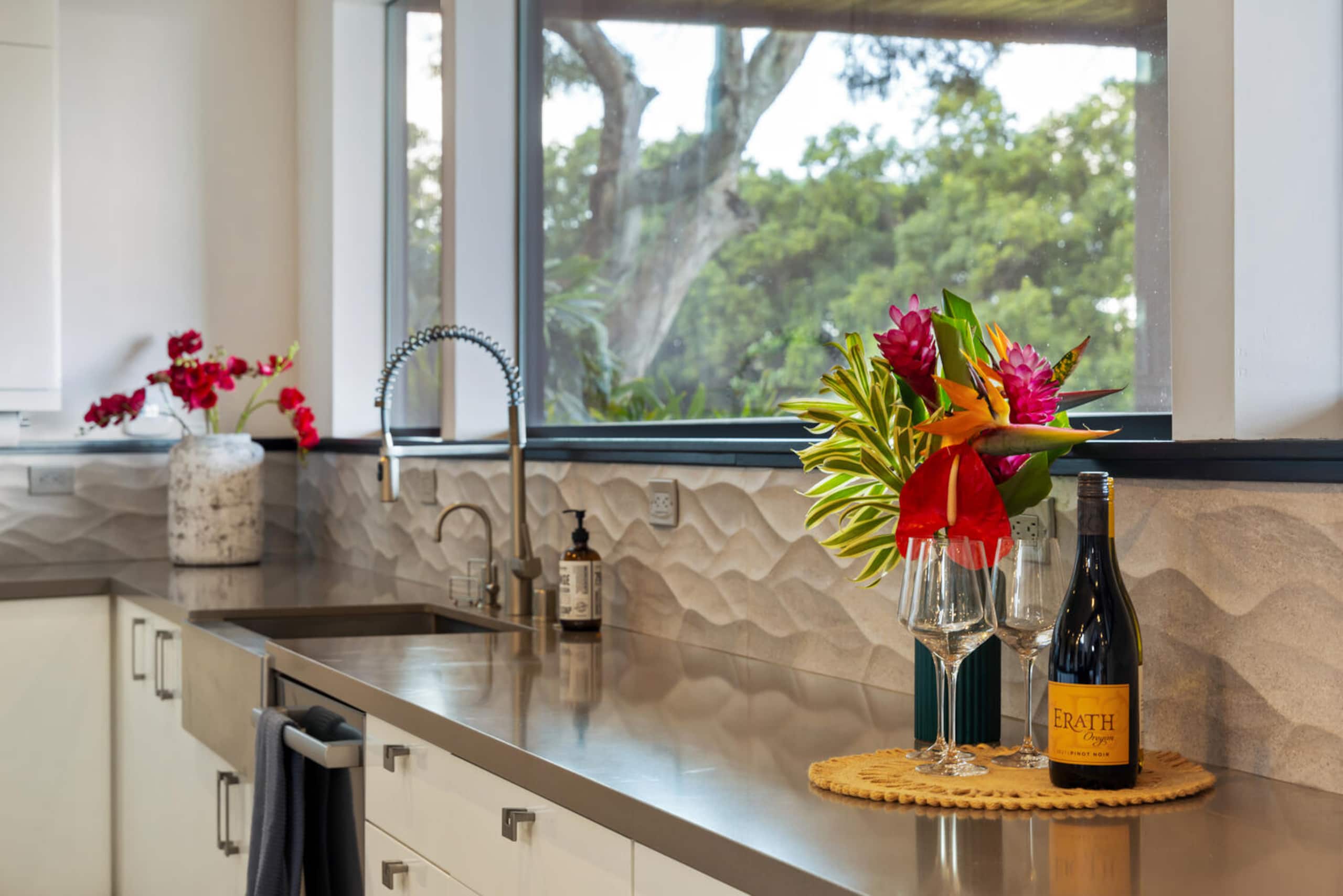 Home in Princeville · ★5.0 · 3 bedrooms · 3 beds · 3.5 baths - Image 12