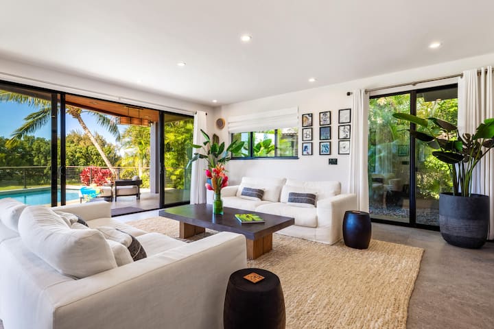 New Luxury Listing – Ocean View, Heated Pool, Spa gallery image 4