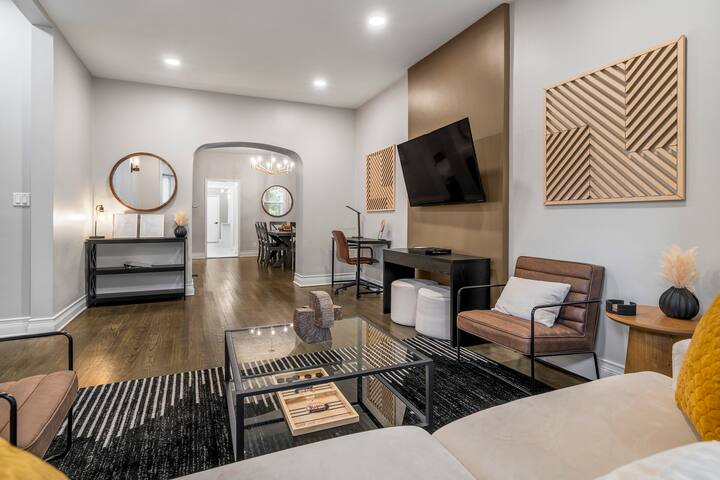 Lakeview Lux | 20min to Wrigley | Free Parking gallery image 5