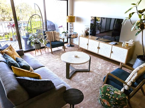 Successful Airbnb property: Admirals Oasis: Spacious, lux unit 200m to beach in Mooloolaba